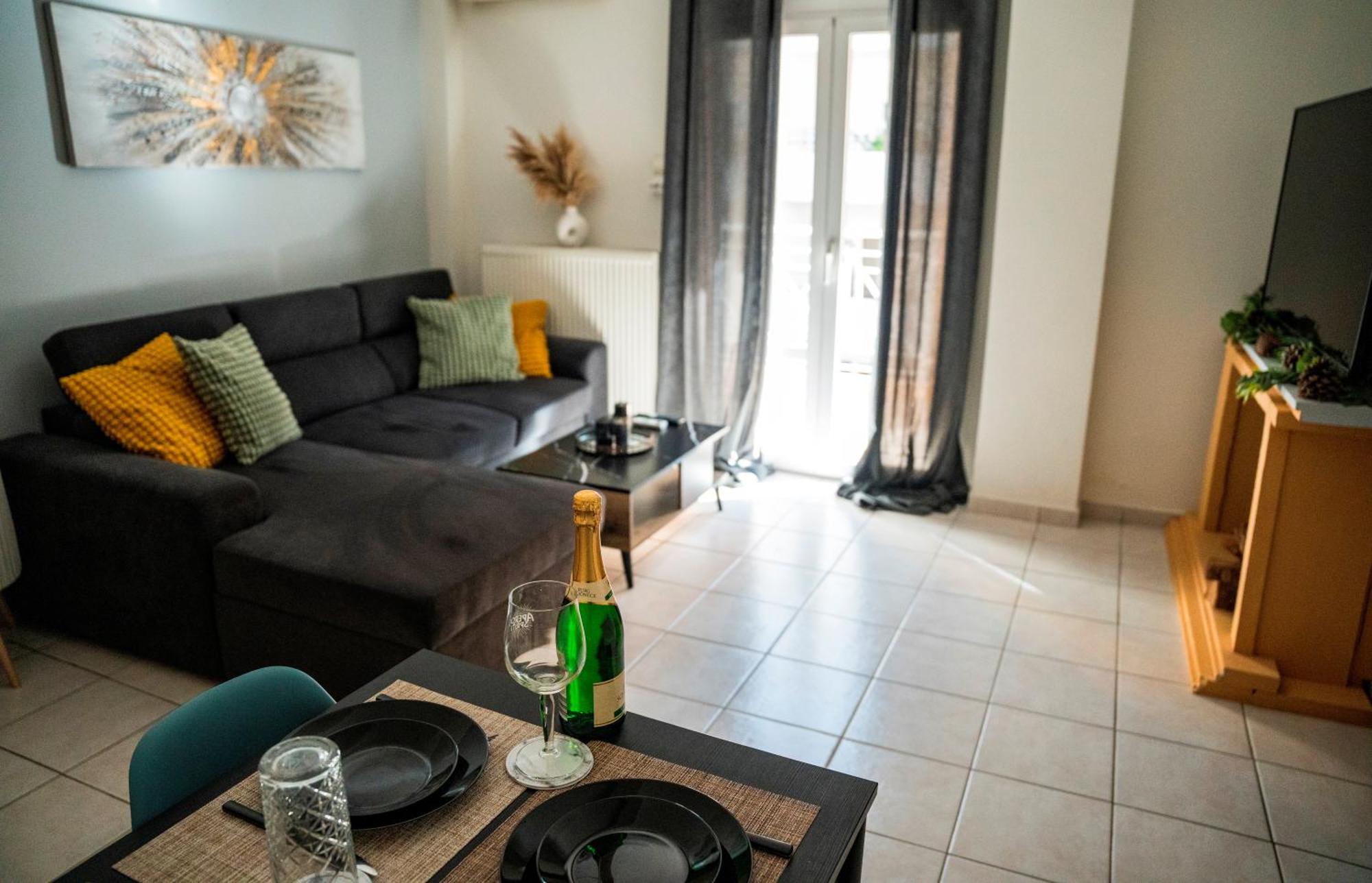 Gk Suites-Constantin View , Auto Check-In 24H 라리사 외부 사진
